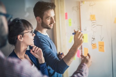 Design Thinking-Team arbeitet an Projekt